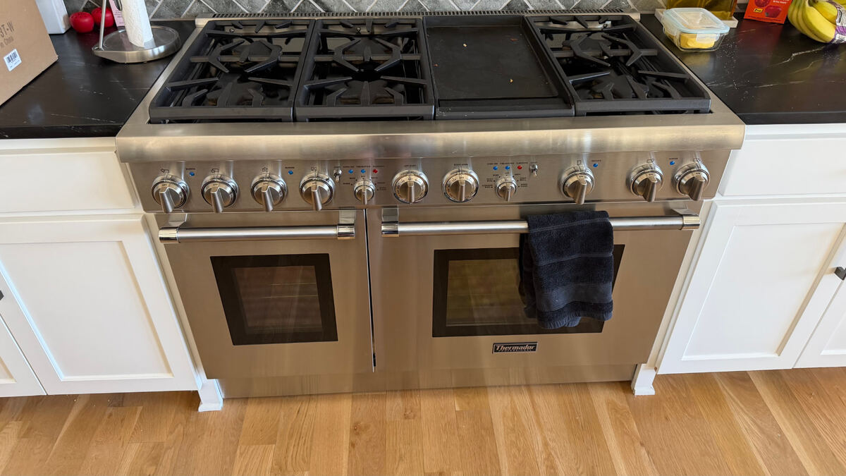 Gas range and double oven repair service in a Fort Worth TX kitchen